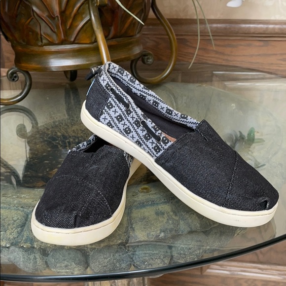 TOMS Black Denim Shoes Skull Size 2 Youth Unisex Slip-Ons